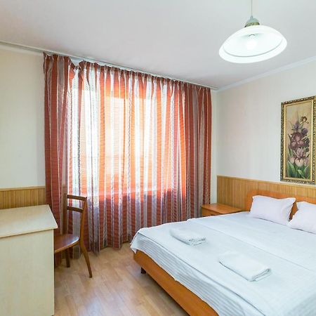Квартира Студія Біля Оперного Театру По Вулиці Гонти 4 Lviv Exterior photo