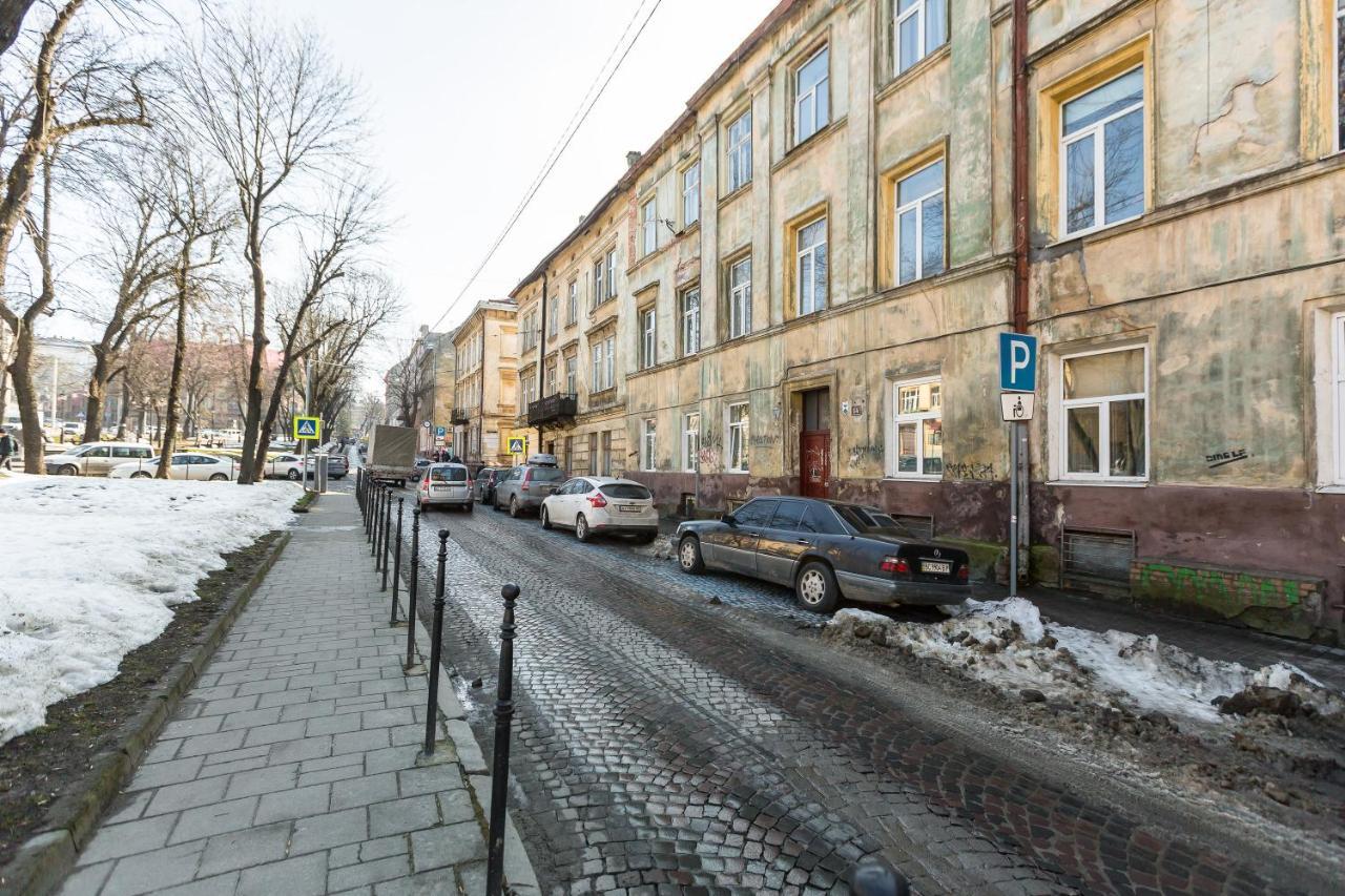 Квартира Студія Біля Оперного Театру По Вулиці Гонти 4 Lviv Exterior photo